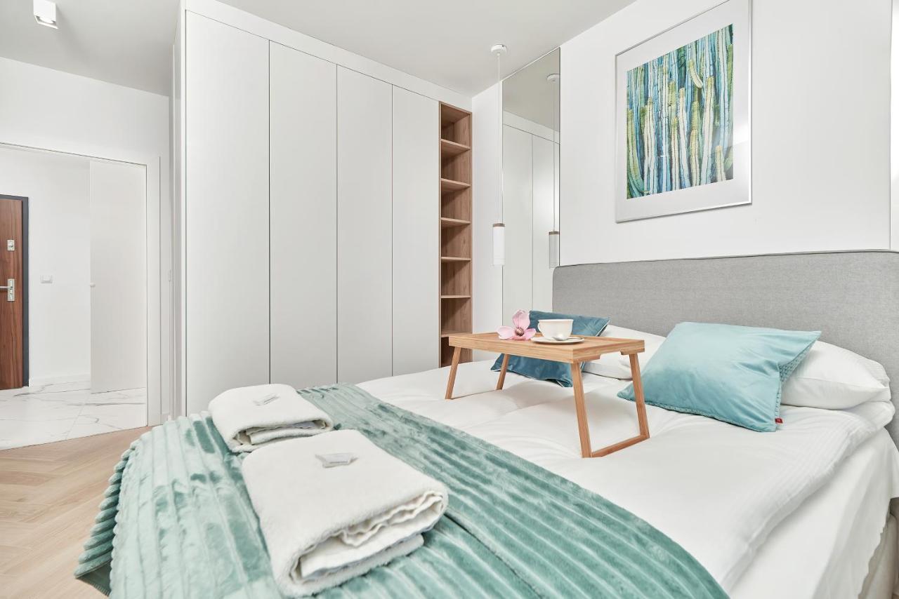 Exclusive Apartments Gwiazdzista With Free Garage Wroclaw By Noclegi Renters Extérieur photo