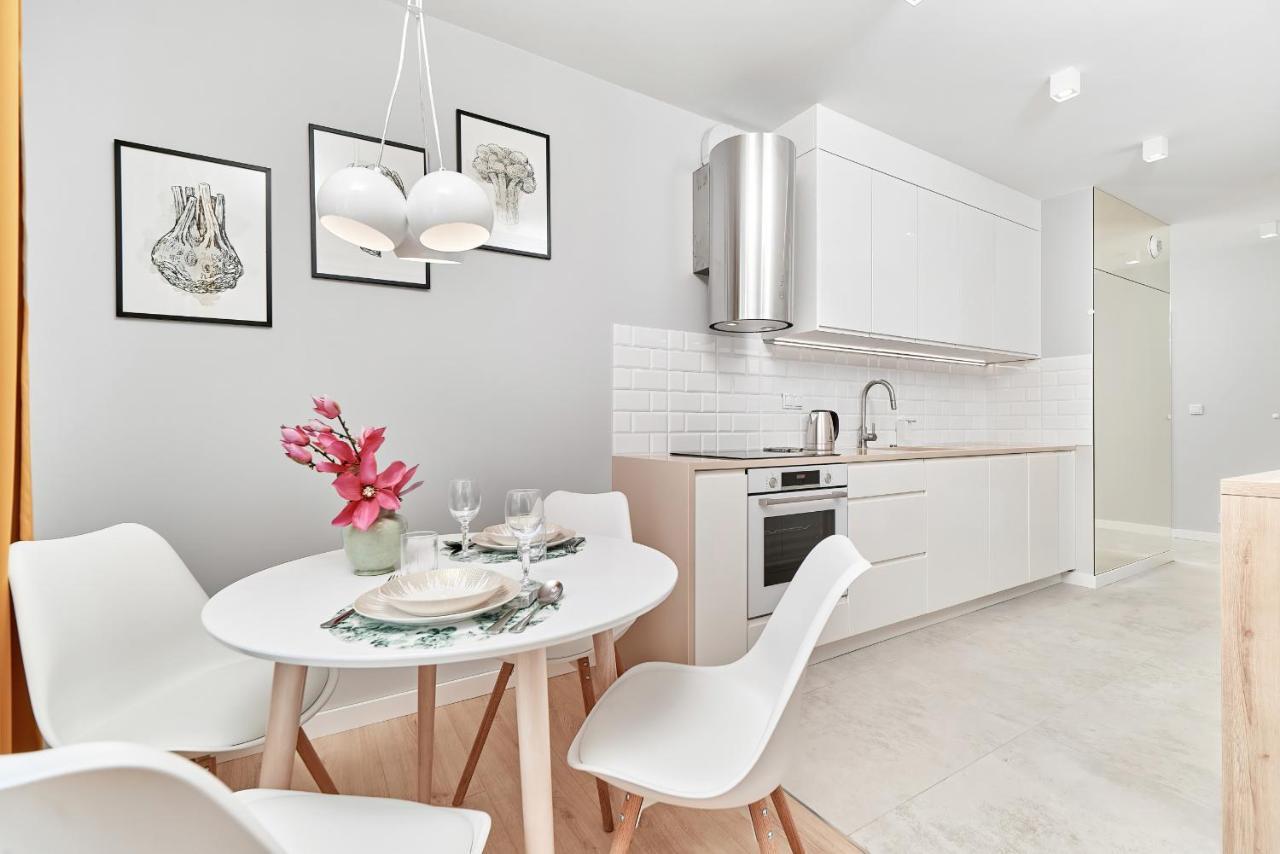 Exclusive Apartments Gwiazdzista With Free Garage Wroclaw By Noclegi Renters Extérieur photo
