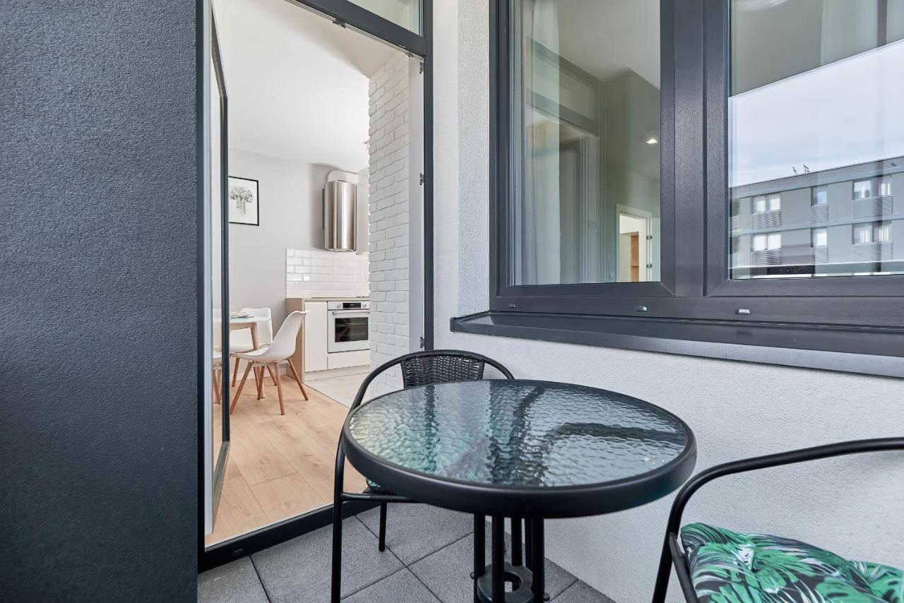 Exclusive Apartments Gwiazdzista With Free Garage Wroclaw By Noclegi Renters Extérieur photo