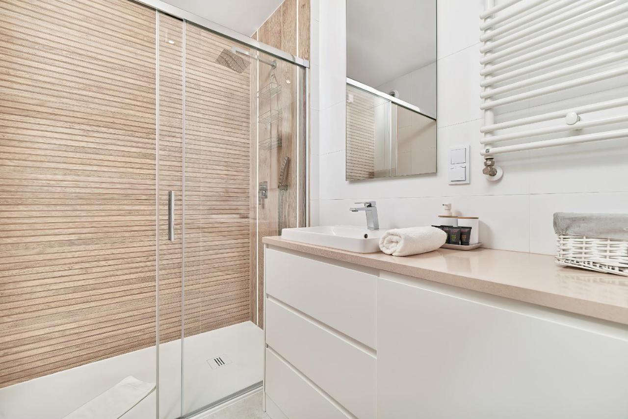 Exclusive Apartments Gwiazdzista With Free Garage Wroclaw By Noclegi Renters Extérieur photo